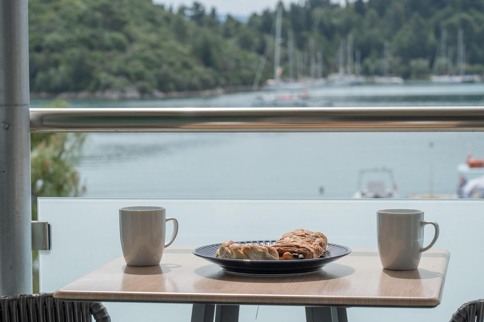 Captain'S Seafront Apartments Nydri  Extérieur photo