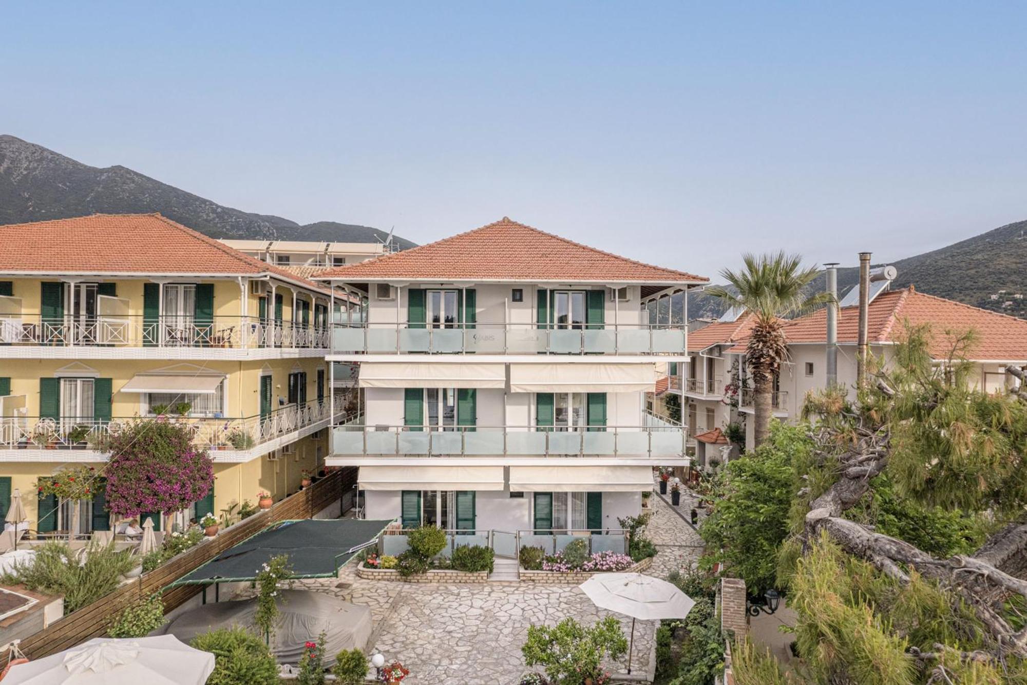 Captain'S Seafront Apartments Nydri  Extérieur photo