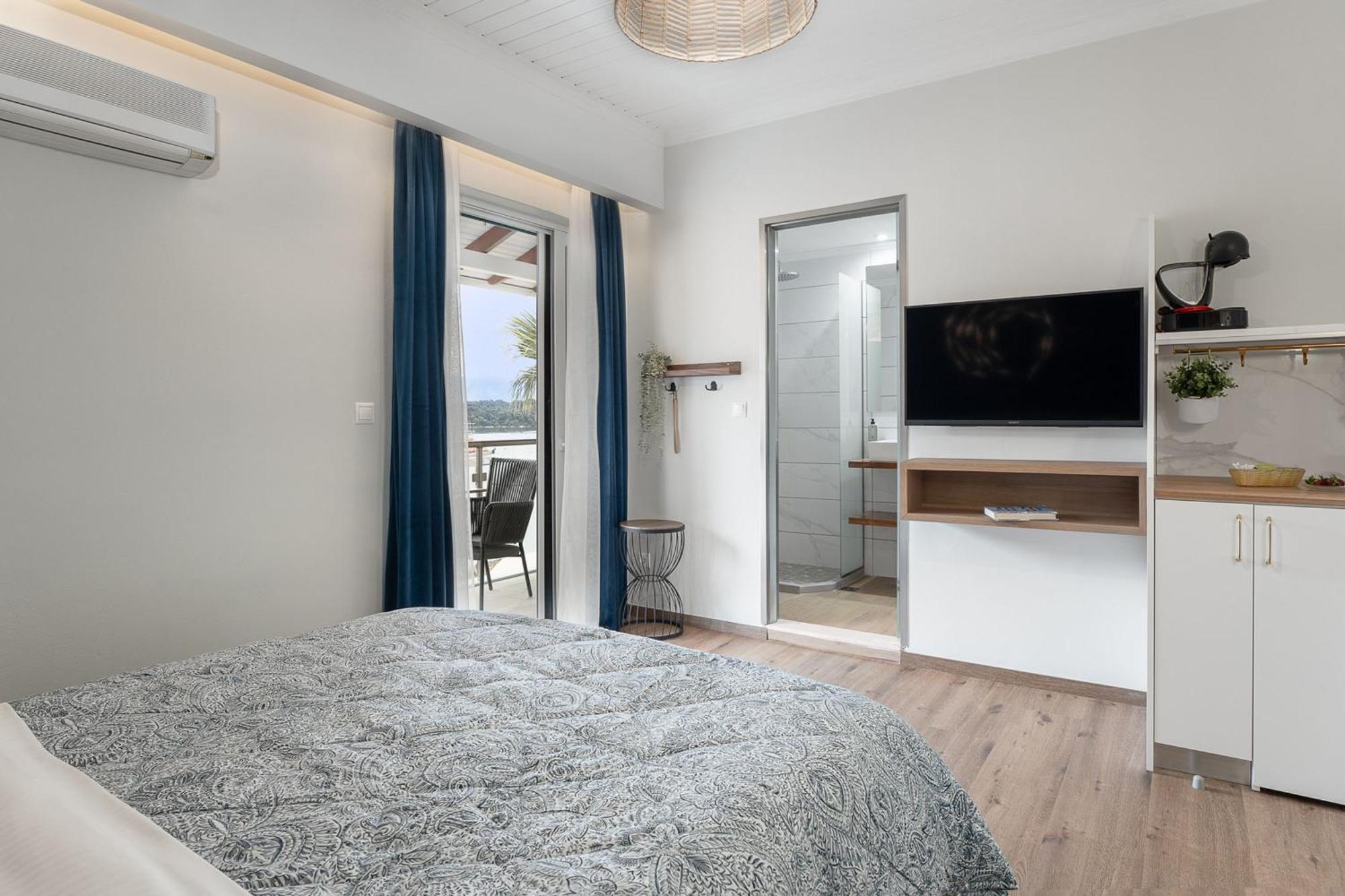 Captain'S Seafront Apartments Nydri  Extérieur photo